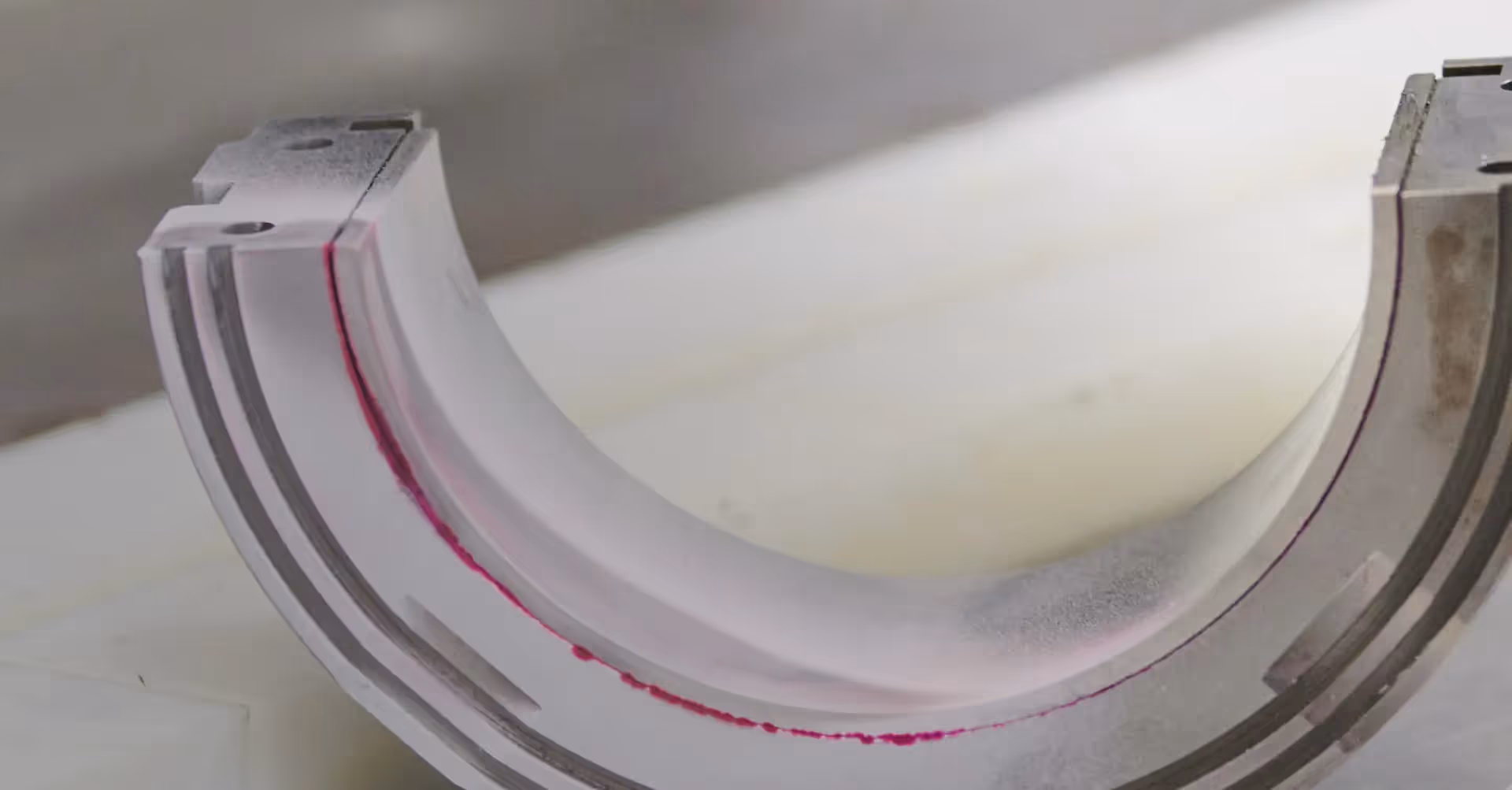 Eindringprüfung / PT Prüfung / Rot-Weiß Test / Fluoreszierend Durchführung mobil vor Ort oder im Labor bei der Zeros GmbH