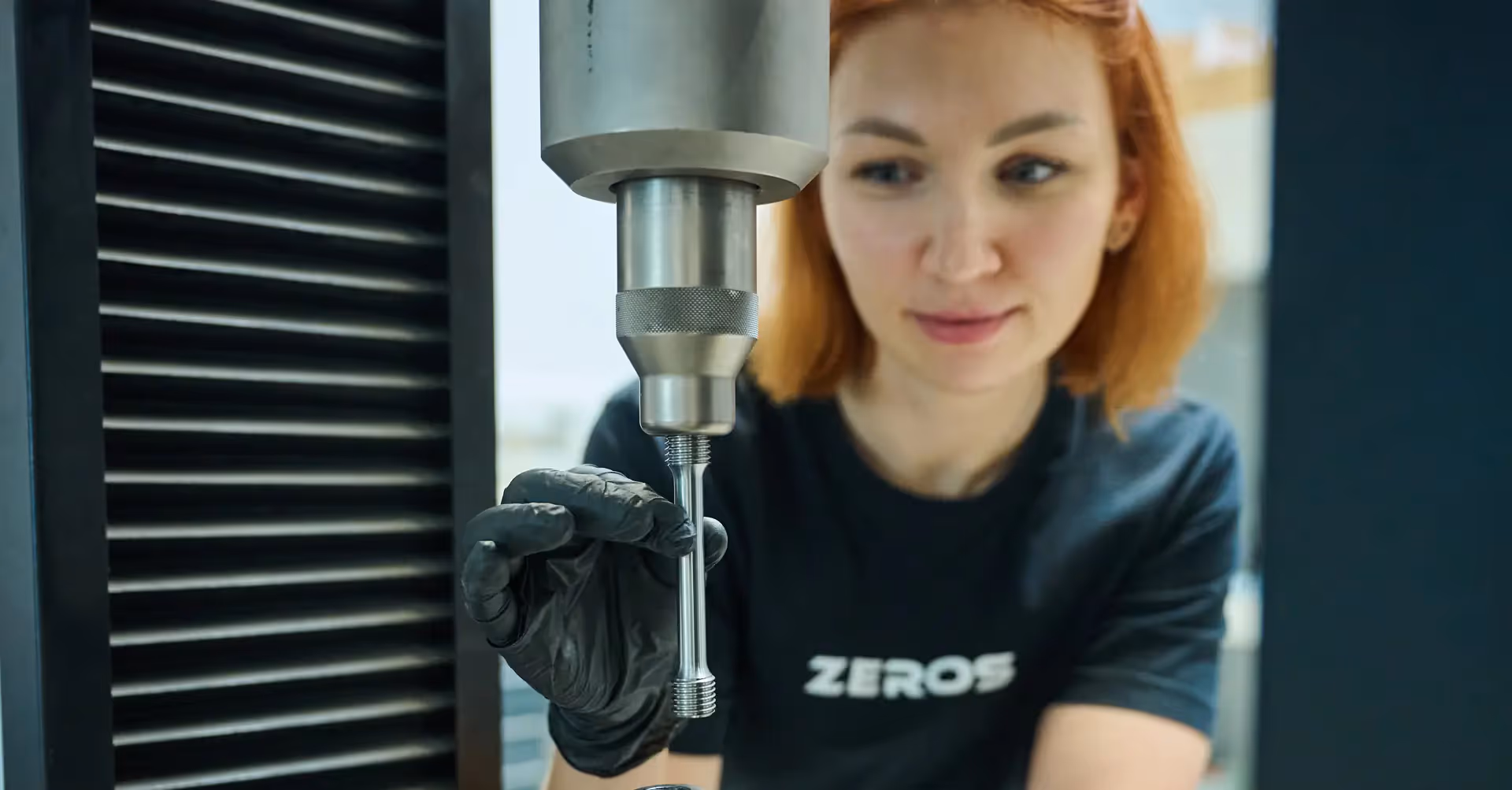 für Industrie & Fertigung. Akkreditierte ZP-Verfahren wie <a href="/de/zugversuch/">Zugversuch</a>, <a href="/de/haertepruefung-ht/">Härteprüfung</a>, <a href="/de/kerbschlagbiegeversuch/">Kerbschlagbiegeversuch</a>, <a href="/de/metallographie/">Metallographie</a> & <a href="/de/spektralanalyse/">Spektralanalyse</a>.